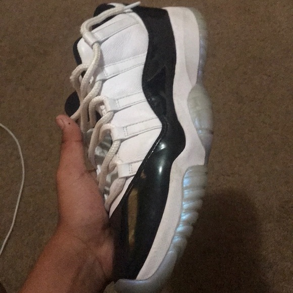 Jordon 11 lows Iridescent - Picture 8 of 8